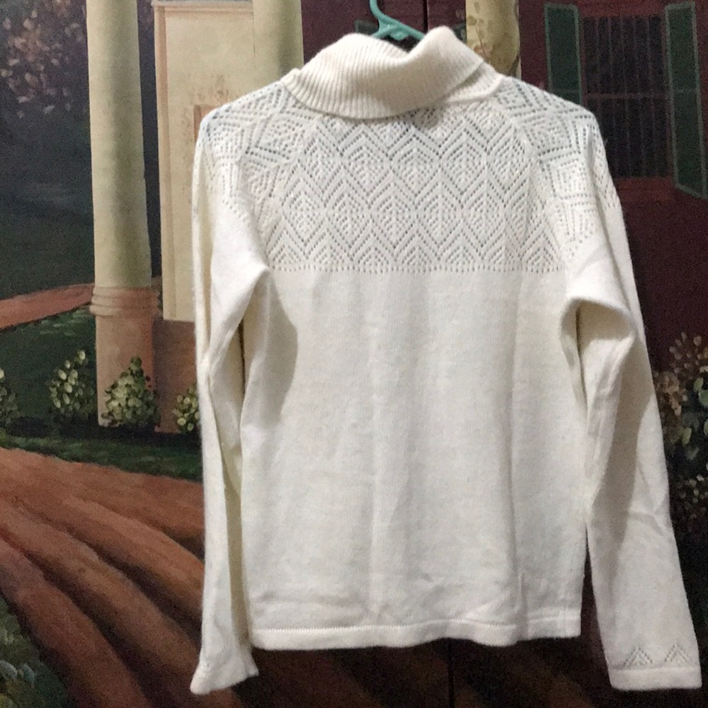 White Cutout NY & Company sweater